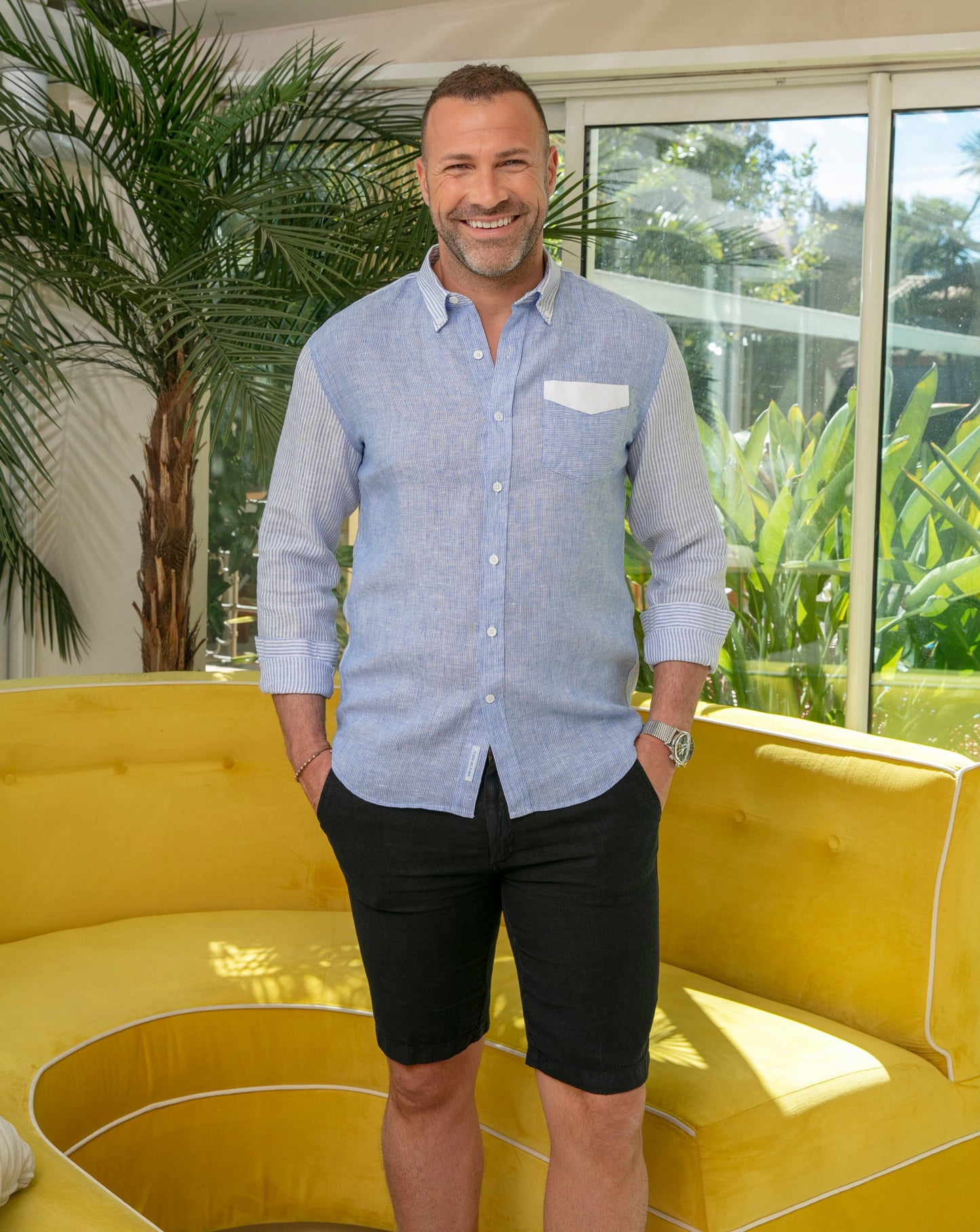 Bermuda shorts in Cassis Dark Blue linen